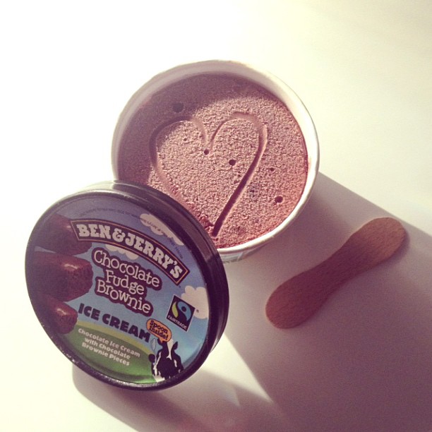 GLACE BEN & JERRYS CHOCOLATE FUDGE BROWNIE
