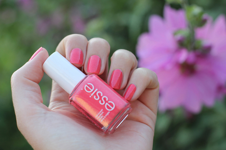ESSIE_SUMMER_2013_ESSIE_SUNDAY_FUNDAY_NAUGHTY_NAUTICAL_SWATCH