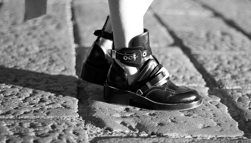 CUT OUT BOOTS BALENCIAGA La Dolce Vita    Blog mode