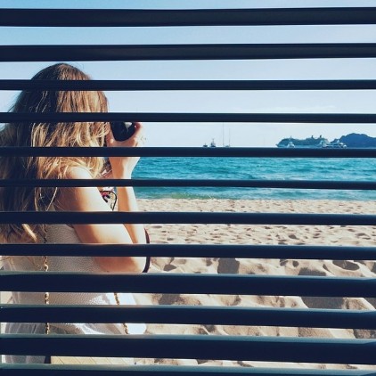 CANNES_PLAGE_NESPRESSO_ZOE_MACARON
