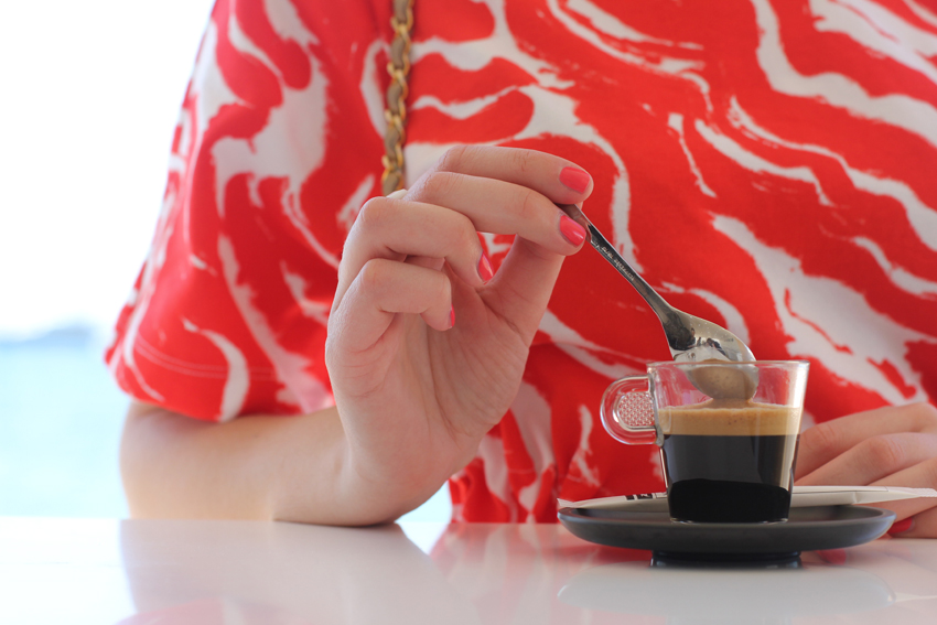 PLAGE_NESPRESSO_ZOE_MACARON_LOOK_9