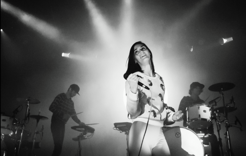 photo yelle concert noir et blanc